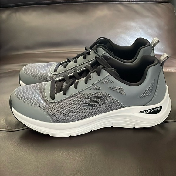 Men’s Lace Up Shoes - Picture 1 of 4